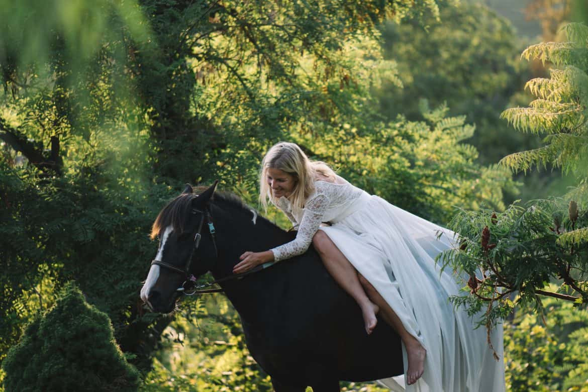 9 Ways To Incorporate Horses Into Your Wedding