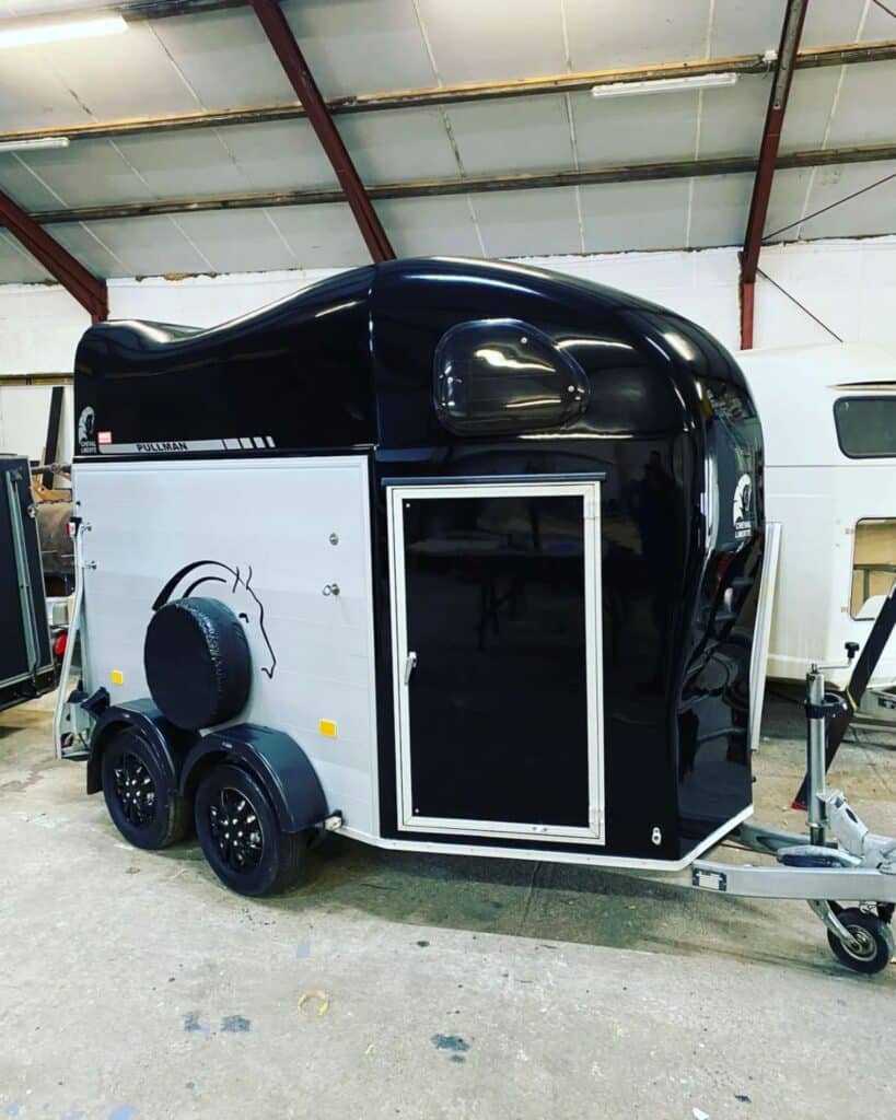 11 Spectacular Horse Trailer Paint Ideas (DIY)